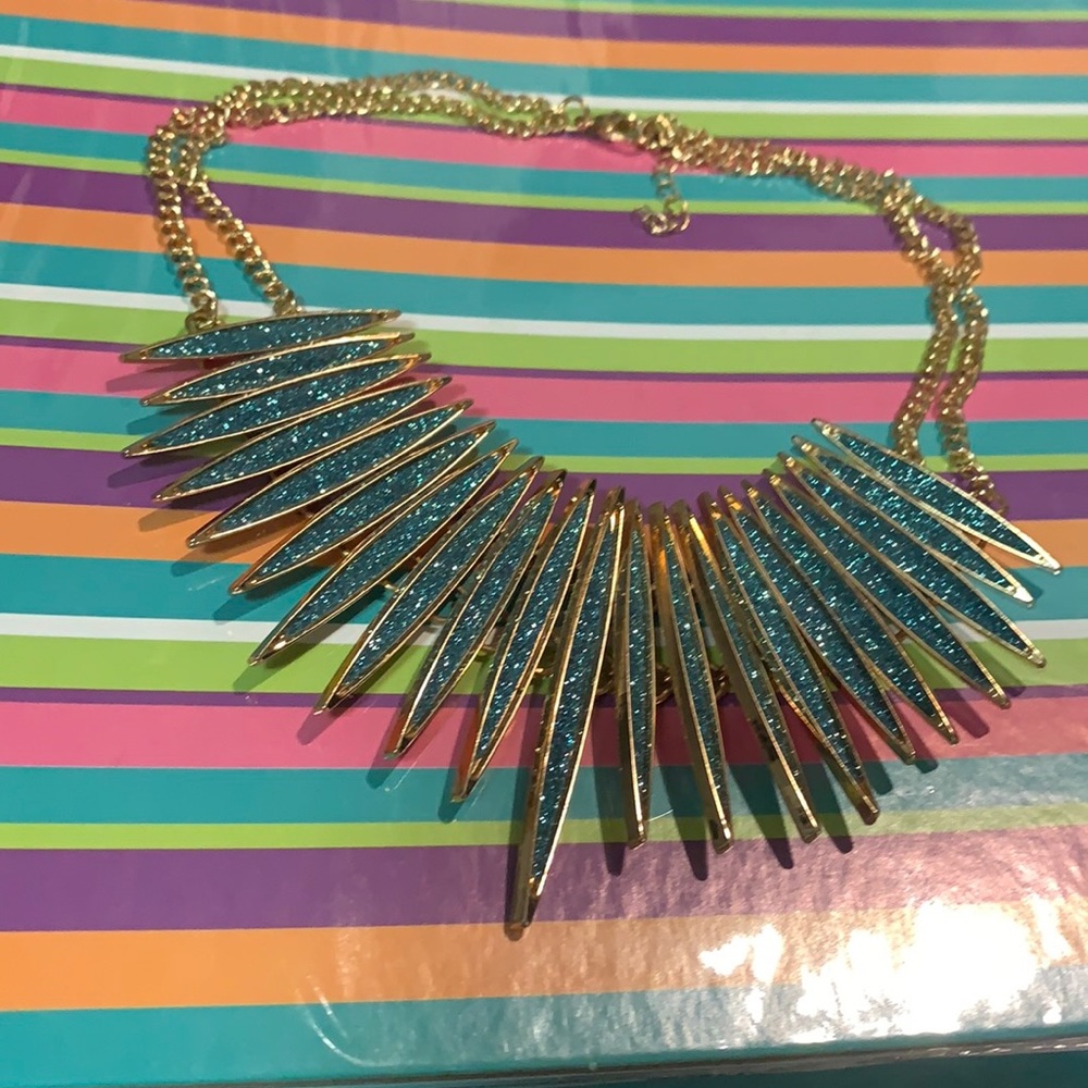 NEW STATEMENT NECKLACE